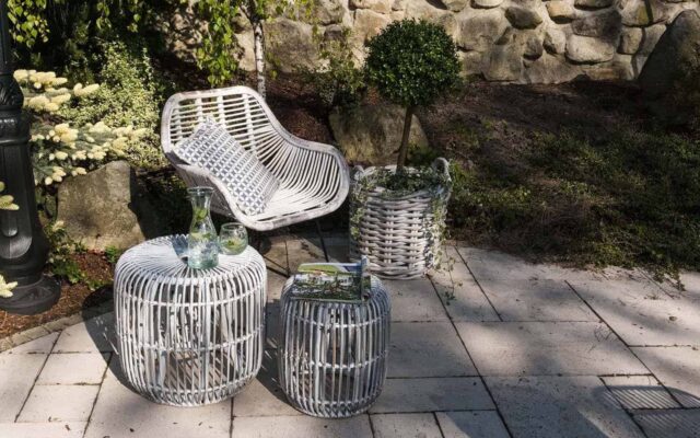 Lampiony solarne – must have  w modnym ogrodzie